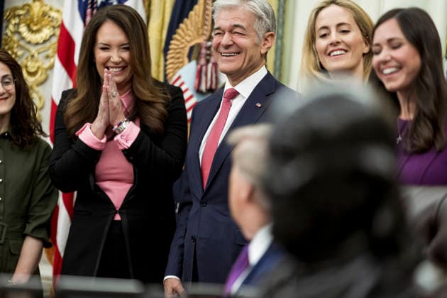 May 11, 2026, Washington, Dc, United States of America: U.S. Agriculture Secretary Brooke Rollins, left, and Doctor Oz, center, react as President Donald Trump, comments during a maternal healthcare event at the Oval Office of the White House, May 11, 2026 in Washington, D.C. During the event Trump dismissed Iranâ€⠢s latest peace proposal calling it garbage. Washington United States of America - ZUMAp138 20260511_zaa_p138_011 Copyright: xDanielxTorok WhitexHousex