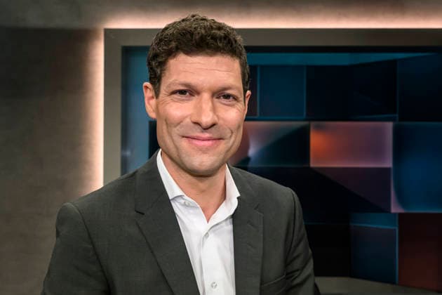 in the picture from l Ronen Steinke Journalist Süddeutsche Zeitung and author, GER, Berlin, hart aber fair Polittalk, TV, format, with presenter Louis Klamroth, Das Erste, Das Thema Mehr als Musik How political is the ESC 11 05 2026, Copyright: HMBxMedia UwexKoch