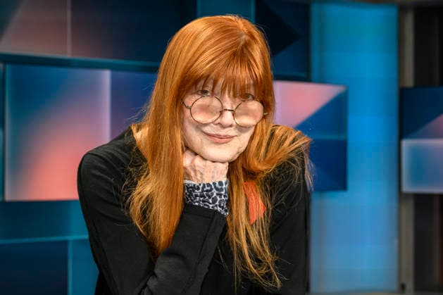 in the picture from l Katja Ebstein actress and singer, three times in the top three at the Grand Prix, GER, Berlin, hart aber fair Polittalk, TV, format, with presenter Louis Klamroth, Das Erste, Das Thema Mehr als Musik How political is the ESC 11 05 2026, Copyright: HMBxMedia UwexKoch