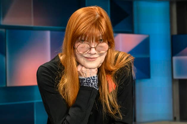 in the picture from l Katja Ebstein actress and singer, three times in the top three at the Grand Prix, GER, Berlin, hart aber fair Polittalk, TV, format, with presenter Louis Klamroth, Das Erste, Das Thema Mehr als Musik How political is the ESC 11 05 2026, Copyright: HMBxMedia UwexKoch