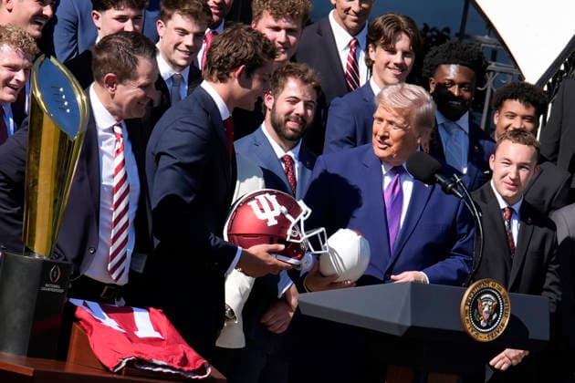 May 11, 2026, Washington, District Of Columbia, USA: United States President Donald Trump is presented a helmet from the 2026 NCAA College National Football Champion Indiana University during a ceremony on the South Lawn of the White House in Washington, DC, USA, on May 11, 2026 Washington USA - ZUMAs152 20260511_faa_s152_065 Copyright: xYurixGripasx-xPoolxviaxCNPx