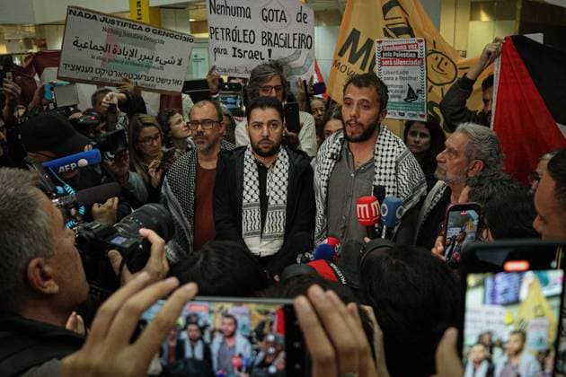 RECORD DATE NOT STATED Thiago Avila lands at Guarulhos International Airport. Sao Paulo (GRU), 11 05 2026 Thiago Avila, airport, Israel, Palestine, SP After days imprisoned in Israel, Brazilian activist Thiago Avila is released and lands at Guarulhos International Airport on the afternoon of this Monday (11).(Foto: Arthur Lamonier Thenews2 imago images) Thiago Avila lands at Guarulhos International Airport.  Copyright: xArthurxLamonierx
