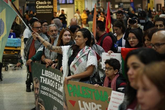 RECORD DATE NOT STATED Thiago Avila lands at Guarulhos International Airport. Sao Paulo (GRU), 11 05 2026 Thiago Avila, airport, Israel, Palestine, SP After days imprisoned in Israel, Brazilian activist Thiago Avila is released and lands at Guarulhos International Airport on the afternoon of this Monday (11).(Foto: Arthur Lamonier Thenews2 imago images) Thiago Avila lands at Guarulhos International Airport.  Copyright: xArthurxLamonierx
