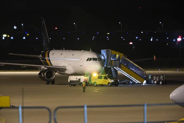 Planes carrying passengers and crew from Hantavirus-hit cruise ship land at Eindhoven Airport EINDHOVEN, NETHERLANDS - MAY 11: Personnel wearing hazmat suits are seen near one of the two planes carrying passengers and crew members from the Hantavirus-affected MV Hondius cruise ship after landing at Eindhoven Airport in Eindhoven, Netherlands on May 11, 2026. Nikos Oikonomou Anadolu Eindhoven Netherlands. Editorial use only. Please get in touch for any other usage.  Copyright: x2026xAnadoluxNikosxOikonomoux