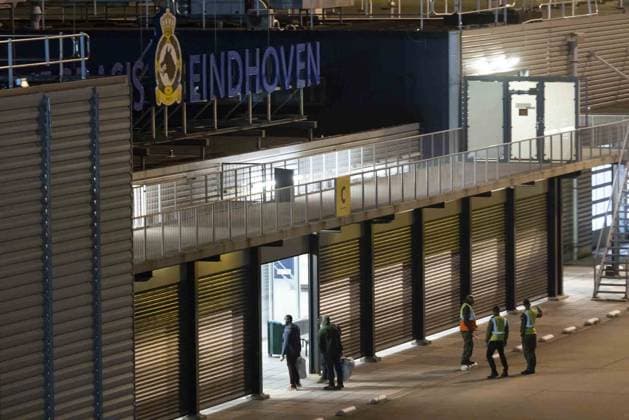 Planes carrying passengers and crew from Hantavirus-hit cruise ship land at Eindhoven Airport EINDHOVEN, NETHERLANDS - MAY 11: Personnel wearing hazmat suits are seen near one of the two planes carrying passengers and crew members from the Hantavirus-affected MV Hondius cruise ship after landing at Eindhoven Airport in Eindhoven, Netherlands on May 11, 2026. Nikos Oikonomou Anadolu Eindhoven Netherlands. Editorial use only. Please get in touch for any other usage.  Copyright: x2026xAnadoluxNikosxOikonomoux