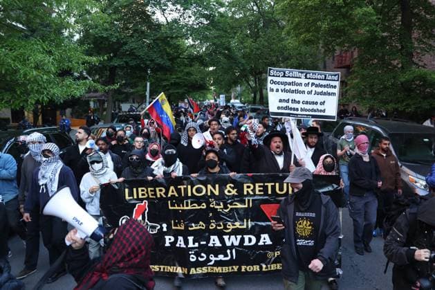 Rally against Israeli real state event in Brooklyn NEW YORK, UNITED STATES - MAY 11: Pro-Palestinian protestors rally against an Israeli real state event at Young Israel Synagogue of Midwood, Brooklyn, U.S., May 11, 2026. Mostafa Bassim Anadolu New York United States. Editorial use only. Please get in touch for any other usage.  Copyright: x2026xAnadoluxMostafaxBassimx