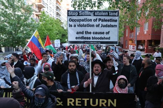 Rally against Israeli real state event in Brooklyn NEW YORK, UNITED STATES - MAY 11: Pro-Palestinian protestors rally against an Israeli real state event at Young Israel Synagogue of Midwood, Brooklyn, U.S., May 11, 2026. Mostafa Bassim Anadolu New York United States. Editorial use only. Please get in touch for any other usage.  Copyright: x2026xAnadoluxMostafaxBassimx