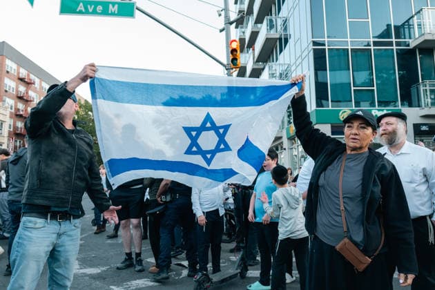 Brooklyn Synagogue Protest New York, NY May 11: Pro-Palestinian demonstrators and pro-Zionist counter protesters clashed in the Midwood neighborhood of Brooklyn during a protest against an Israeli real estate event accused by organizers of promoting the sale of Palestinian land in the occupied West Bank on May 11, 2026. Credit: Xavier Diaz AdMedia EDITORIAL USE ONLY  Copyright: xx AdMediax admphotostwo988423