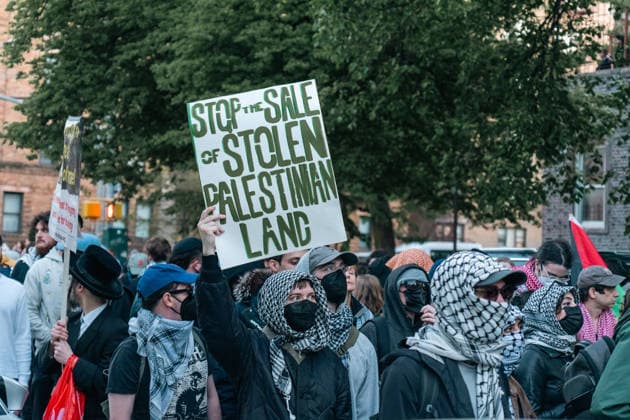 Brooklyn Synagogue Protest New York, NY May 11: Pro-Palestinian demonstrators and pro-Zionist counter protesters clashed in the Midwood neighborhood of Brooklyn during a protest against an Israeli real estate event accused by organizers of promoting the sale of Palestinian land in the occupied West Bank on May 11, 2026. Credit: Xavier Diaz AdMedia EDITORIAL USE ONLY  Copyright: xx AdMediax admphotostwo988399