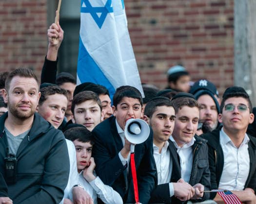 Brooklyn Synagogue Protest New York, NY May 11: Pro-Palestinian demonstrators and pro-Zionist counter protesters clashed in the Midwood neighborhood of Brooklyn during a protest against an Israeli real estate event accused by organizers of promoting the sale of Palestinian land in the occupied West Bank on May 11, 2026. Credit: Xavier Diaz AdMedia EDITORIAL USE ONLY  Copyright: xx AdMediax admphotostwo988400