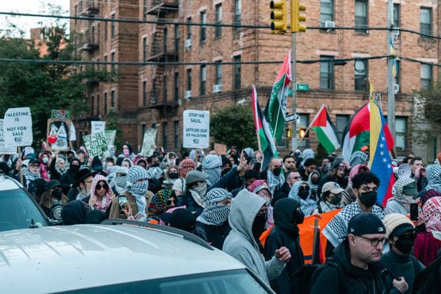 New York, NY May 11: Pro-Palestinian demonstrators and pro-Zionist counter protesters clashed in the Midwood neighborhood of Brooklyn during a protest against an Israeli real estate event accused by organizers of promoting the sale of Palestinian land in the occupied West Bank on May 11, 2026. Credit: Xavier Diaz USA - ZUMAa123 20260512_zaa_a123_021 Copyright: xAdMediax
