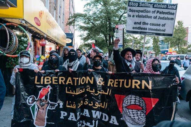 New York, NY May 11: Pro-Palestinian demonstrators and pro-Zionist counter protesters clashed in the Midwood neighborhood of Brooklyn during a protest against an Israeli real estate event accused by organizers of promoting the sale of Palestinian land in the occupied West Bank on May 11, 2026. Credit: Xavier Diaz USA - ZUMAa123 20260512_zaa_a123_051 Copyright: xAdMediax