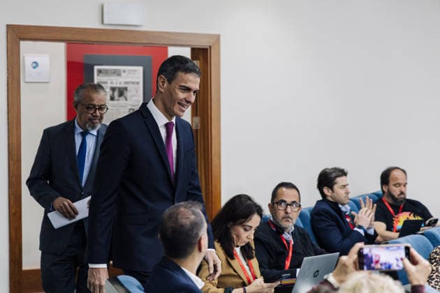 Sánchez receives the Director General of the WHO The President of the Government, Pedro Sánchez d , receives the Director General of the World Health Organization WHO , Tedros Adhanom i , at the Moncloa Palace, on May 12, 2026, in Madrid Spain The meeting aims to jointly assess progress in the management of the hantavirus crisis that has affected passengers and crew of the cruise ship MV Hondius 12 MAY 2026 Carlos Lujá Madrid Madrid Madrid Spain  Copyright: xCarlosxLujanx 7516552