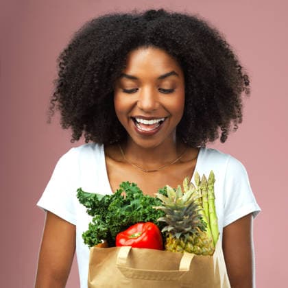 Happy, health and woman with groceries for diet, wellness and detox with vegetables and fruit. Smile, confident and female person with bag with organic, fresh and nutrition ingredients in studio (License=RF) ,model released, Symbolfoto  Copyright: xZoonar.com KasperxRavlox 21873285 ,model released, Symbolfoto ,property released