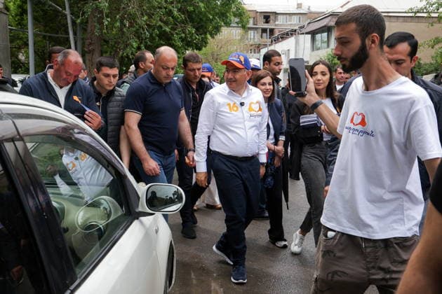 ARMENIA, YEREVAN - MAY 12, 2026: Armenia s incumbent prime minister Nikol Pashinyan (L) meets local residents during his election campaign ahead of the 2026 Armenia parliamentary election. Alexander Patrin TASS  92357441
