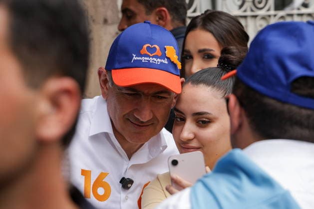 ARMENIA, YEREVAN - MAY 12, 2026: Armenia s incumbent prime minister Nikol Pashinyan (CL) meets local residents during his election campaign for the 2026 Armenia parliamentary election. Alexander Patrin TASS  92359660