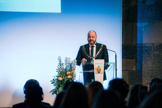 Germany, Aachen Presentation of the Charlemagne Youth Prize in the Coronation Hall in the City Hall, supporting program Charlemagne Prize 2026 Award to Mario Draghi, Michael Ziemons CDU , Lord Mayor of the City of Aachen, awards the prize to 3rd place Copyright: xThiemoxRudolphx