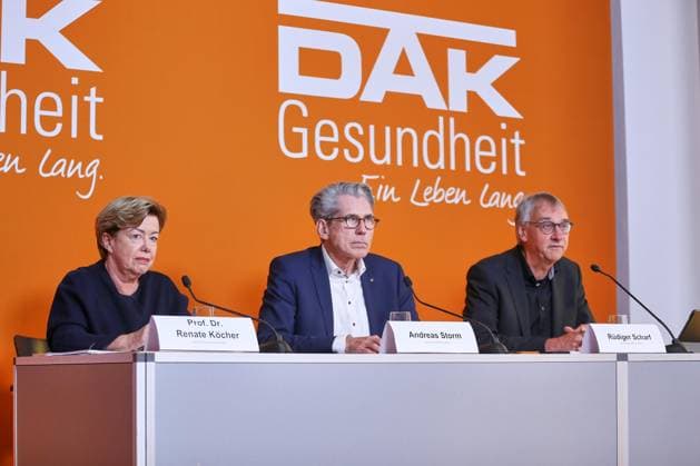 Berlin, Germany, 12 05 2026 Haus der Bundespressekonferenz Press conference DAK Gesundheit Presentation DAK Health Monitor 2026 L R Renate Köcher, Andreas Storm, Rüdiger Scharf Copyright: xdtsxNachrichtenagenturx dts_118721