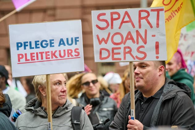 Nursing staff push for implementation of care reform on Tuesday 12 05 2026 in front of the Federal Ministry of Health in Berlin Nursing care is under pressure nationwide The announced reform is stil Copyright: epd-bild ChristianxDitsch D26D0512PflegeKuerzungenProtest105224