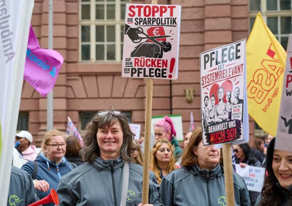 Nursing staff push for implementation of care reform on Tuesday 12 05 2026 in front of the Federal Ministry of Health in Berlin Nursing care is under pressure nationwide The announced reform is stil Copyright: epd-bild ChristianxDitsch D26D0512PflegeKuerzungenProtest105110
