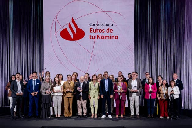 Ana Botín and Rafa Nadal participate in the closing ceremony of the solidarity program Euros de tu Nómina The President of Banco Santander, Ana Botín c , and the tennis player Rafa Nadal c , during the closing ceremony of its solidarity program Euros de tu Nómina , on May 12, 2026, in Madrid Spain The event is marked by the commemoration of the 20th anniversary of this initiative 12 MAY 2026 A Pé Madrid Madrid Madrid Espana  Copyright: xA.xPÃ rezxMecax 7517354
