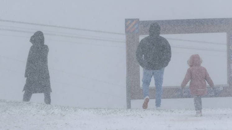 The ice saints hit the Ore Mountains with full force In the afternoon there was snow, storm, snow drifts and a winter storm down to 600 meters On the Fichtelberg there was a winter storm including a snowstorm at around 2 p.m. A f