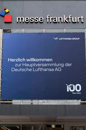 Entrance Lufthansa Annual General Meeting at the Annual General Meeting of Deutsche Lufthansa AG at Messe Frankfurt, Hall 5 1 Congress Center Frankfurt, 12 05 2026 Foto:xR.xSchmiegeltx xFuturexImagex lufthansa_6525