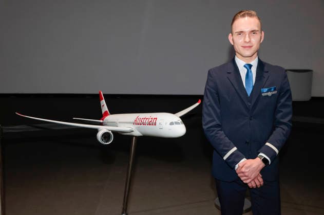 Aircraft of Lufthansa subsidiary Austrian with flight attendant at the Annual General Meeting of Deutsche Lufthansa AG at Messe Frankfurt, Hall 5 1 Congress Center Frankfurt, 12 05 2026 Foto:xR.xSchmiegeltx xFuturexImagex lufthansa_6541