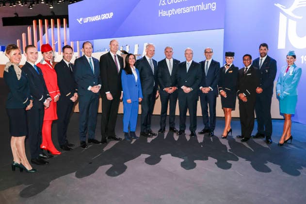 Lufthansa Executive Board and flight attendants at the Annual General Meeting of Deutsche Lufthansa AG at Messe Frankfurt, Hall 5 1 Congress Center Frankfurt, 12 05 2026 Foto:xR.xSchmiegeltx xFuturexImagex lufthansa_6546