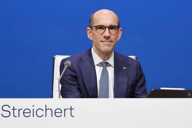Till Streichert at the Annual General Meeting of Deutsche Lufthansa AG at Messe Frankfurt, Hall 5 1 Congress Center Frankfurt, 12 05 2026 Foto:xR.xSchmiegeltx xFuturexImagex lufthansa_6553