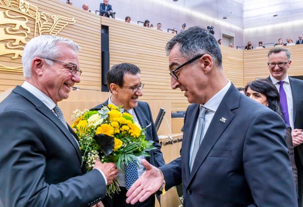 Constituent session of the 18th State Parliament of Baden Württemberg The new President of the State Parliament Thomas Strobl CDU, left The designated Prime Minister Cem Özdemir Greens was among the first well-wishers 12 05 2026, Stuttgart, Baden Württemberg, Germany