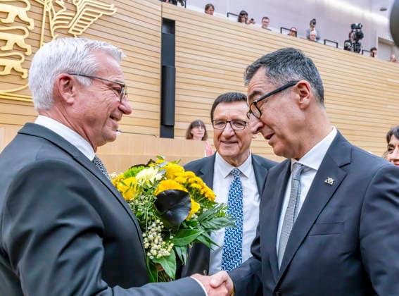 Constituent session of the 18th State Parliament of Baden Württemberg The new President of the State Parliament Thomas Strobl CDU, left The designated Prime Minister Cem Özdemir Greens was among the first well-wishers 12 05 2026, Stuttgart, Baden Württemberg, Germany