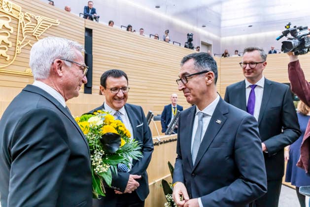 Constituent session of the 18th State Parliament of Baden Württemberg The new President of the State Parliament Thomas Strobl CDU, left The designated Prime Minister Cem Özdemir Greens was among the first well-wishers 12 05 2026, Stuttgart, Baden Württemberg, Germany