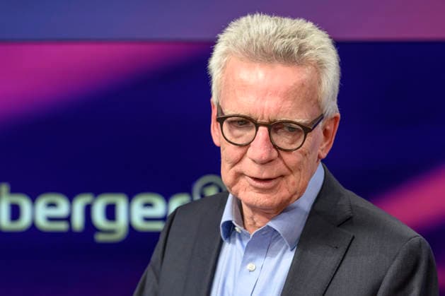 v l Thomas de Maiziere, CDU former Federal Minister , GER, Berlin, Studio, guest on Maischberger, political talk show, TV, format, with presenter Sandra Maischberger, Das Erste, from Adlershof Am Studio 20, 12 May 2026, Copyright: HMBxMedia UwexKoch