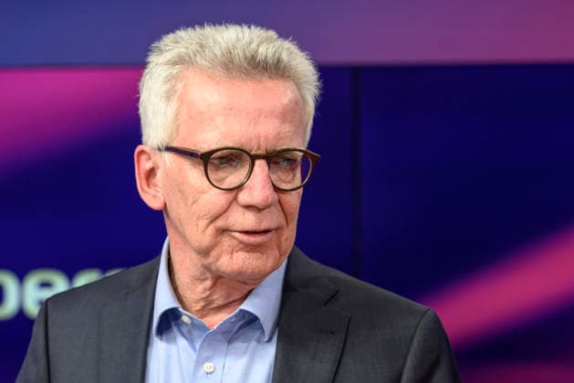 v l Thomas de Maiziere, CDU former Federal Minister , GER, Berlin, Studio, guest on Maischberger, political talk show, TV, format, with presenter Sandra Maischberger, Das Erste, from Adlershof Am Studio 20, 12 May 2026, Copyright: HMBxMedia UwexKoch
