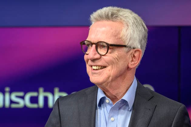v l Thomas de Maiziere, CDU former Federal Minister , GER, Berlin, Studio, guest on Maischberger, political talk show, TV, format, with presenter Sandra Maischberger, Das Erste, from Adlershof Am Studio 20, 12 May 2026, Copyright: HMBxMedia UwexKoch