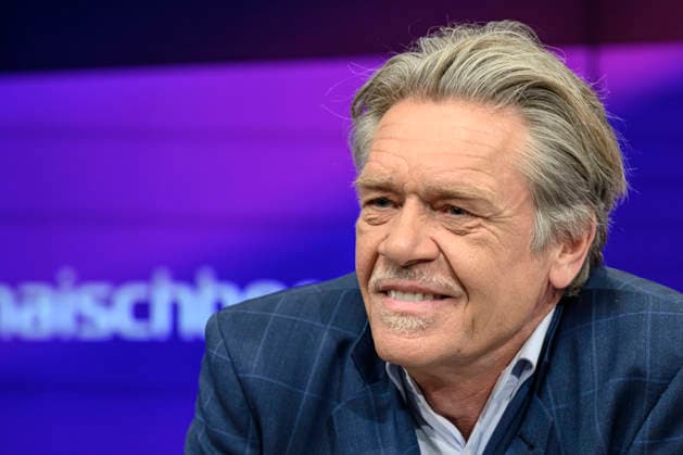 v l Hajo Schumacher Journalist , GER, Berlin, Studio, as a guest on Maischberger, political talk show, TV, format, with presenter Sandra Maischberger, Das Erste, from Adlershof Am Studio 20, 12 May 2026, Copyright: HMBxMedia UwexKoch
