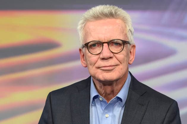 v l Thomas de Maiziere, CDU former Federal Minister , GER, Berlin, Studio, guest on Maischberger, political talk show, TV, format, with presenter Sandra Maischberger, Das Erste, from Adlershof Am Studio 20, 12 May 2026, Copyright: HMBxMedia UwexKoch