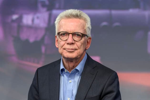 v l Thomas de Maiziere, CDU former Federal Minister , GER, Berlin, Studio, guest on Maischberger, political talk show, TV, format, with presenter Sandra Maischberger, Das Erste, from Adlershof Am Studio 20, 12 May 2026, Copyright: HMBxMedia UwexKoch