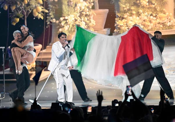 Sal Da Vinci representing Italy with the song Per sempre sÃ¬ during semi final 1 of the 70th Eurovision Song Contest ESC at the Wiener Stadthalle in Vienna, Austria, Tuesday 12 May 2026 VIENNA AUSTRIA x10070x  Copyright: xJessicaxGow TTx EUROVISION SONG CONTEST 2026 SEMI-FINAL 1 Y8xO4JqVmBk
