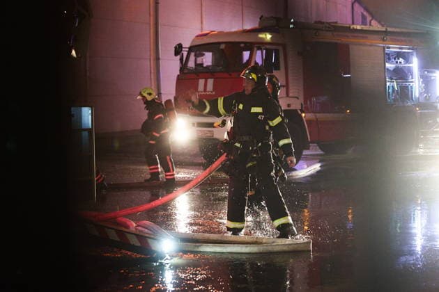 RUSSIA, MOSCOW - MAY 13, 2026: Firefighters battle a fire at the Izmailovo Kremlin. Sofya Sandurskaya TASS  92388669
