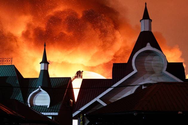 RUSSIA, MOSCOW - MAY 13, 2026: Firefighters battle a fire at the Izmailovo Kremlin. Sofya Sandurskaya TASS  92389034