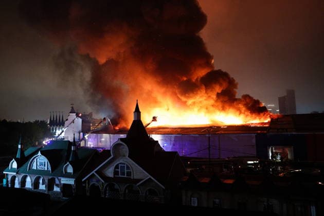 RUSSIA, MOSCOW - MAY 13, 2026: Firefighters battle a fire at the Izmailovo Kremlin. Sofya Sandurskaya TASS  92389090