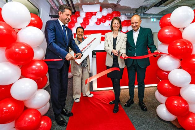 Opening of the new premises of the Lower Saxony Consumer Advice Center f l n r Olaf Lies SPD , Minister President of Lower Saxony Petra Kristandt, Managing Director of the Lower Saxony Consumer Advice Center e V Miriam Staudte Bündnis90 Die Grünen , Lower