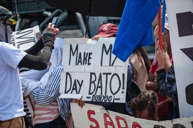 May 13, 2026, Pasay, Metro Manila, Philippines: A protester holds up a sign with the senator s words as he taunted the ICC warrant before. Pasay Philippines - ZUMAy102 20260513_zip_y102_017 Copyright: xKenosisxYapx