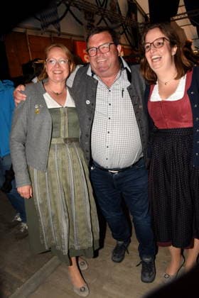Monika Schmid Balzert SPD Stadtraetin Franz Riesch Truderinger Buam 1 Board Lena Odell SPD Stadtraetin Muenchen 12 05 2026 Truderinger Buam e V Festwoche Politischer SPD Abend Foto Muenchen