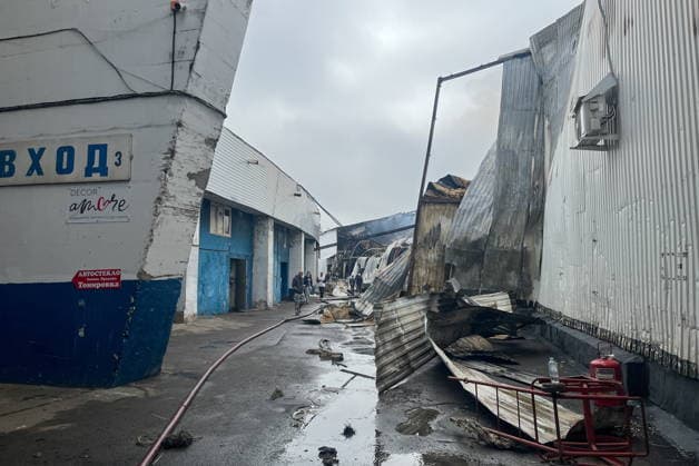 RUSSIA, MOSCOW - MAY 13, 2026: Damage from a fire in Vernisazhnaya Street. The fire covered a floor area of 3,000 sq m, causing the roof to collapse. The adjacent Izmailovo Kremlin and Stalin s Bunker remaned intact. Sergei Shakhidzhanyan TASS  92396437