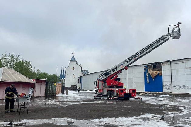 RUSSIA, MOSCOW - MAY 13, 2026: Damage from a fire in Vernisazhnaya Street. The fire covered a floor area of 3,000 sq m, causing the roof to collapse. The adjacent Izmailovo Kremlin and Stalin s Bunker remaned intact. Sergei Shakhidzhanyan TASS  92396559