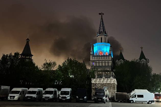 RUSSIA, MOSCOW - MAY 13, 2026: A view of the Izmailovo Kremlin as smoke billows from the burning roof of an adjacent office building. Ksenia Pryanikova TASS  92396159