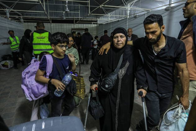 Group of Palestinians return to Gaza via Rafah Border Crossing KHAN YUNIS, GAZA, PALESTINE - MAY 13: A group of Palestinians, including those who received medical treatment in Egypt and their companions, arrive in the city of Khan Yunis, Gaza, Palestine via the Rafah Border Crossing on May 13, 2026. After Israel permitted limited passage, the returning Palestinians were greeted by their families and relatives following their journey back into the Gaza Strip. Abed Rahim Khatib Anadolu Khan Yunis Gaza. Editorial use only. Please get in touch for any other usage.  Copyright: x2026xAnadoluxAbedxRahimxKhatibx